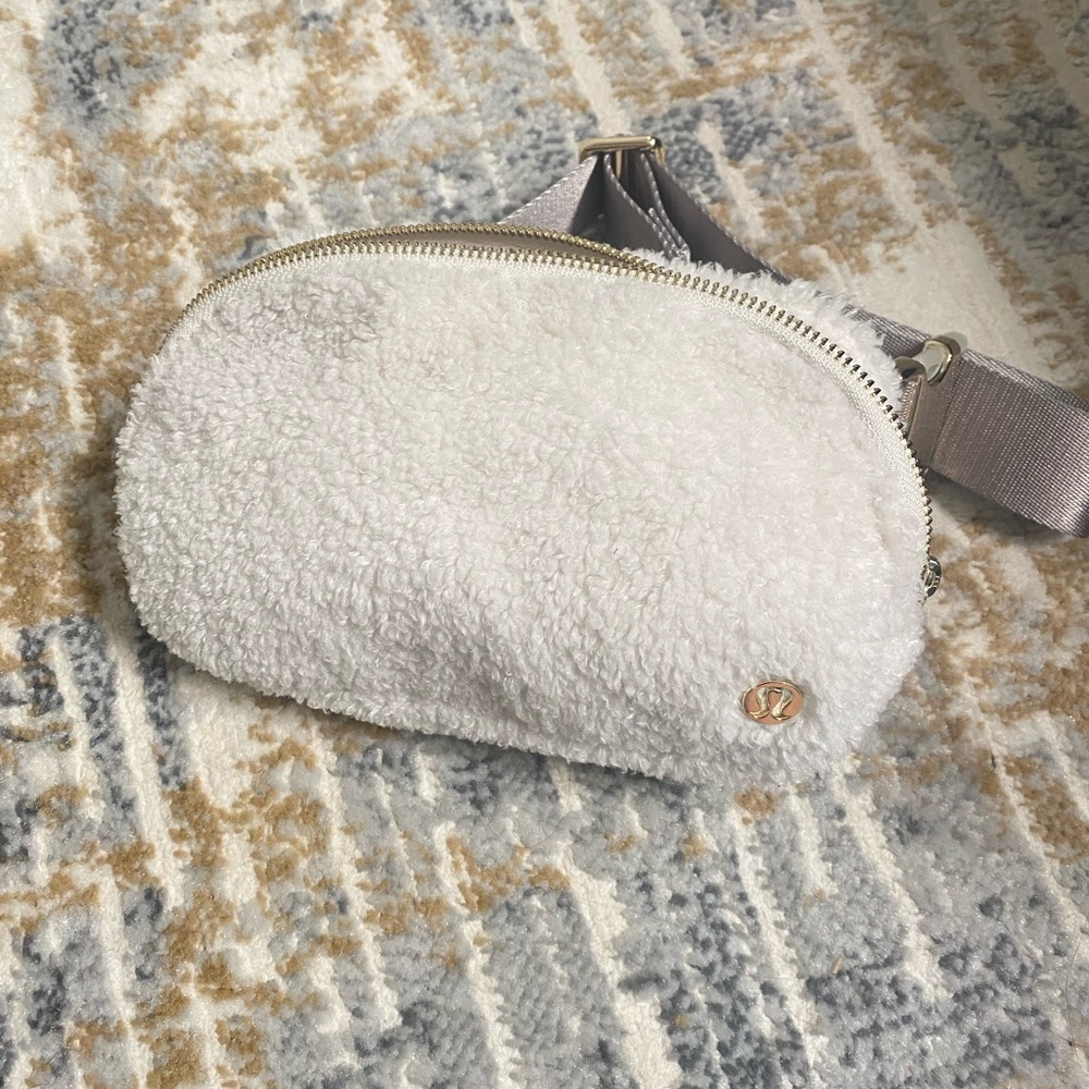 Lululemon fleece Everywhere belt bag NWOT